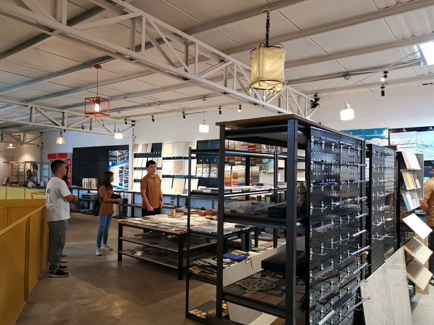 光柏士餐飲照明團隊受邀到翰姆設(shè)計公司交流